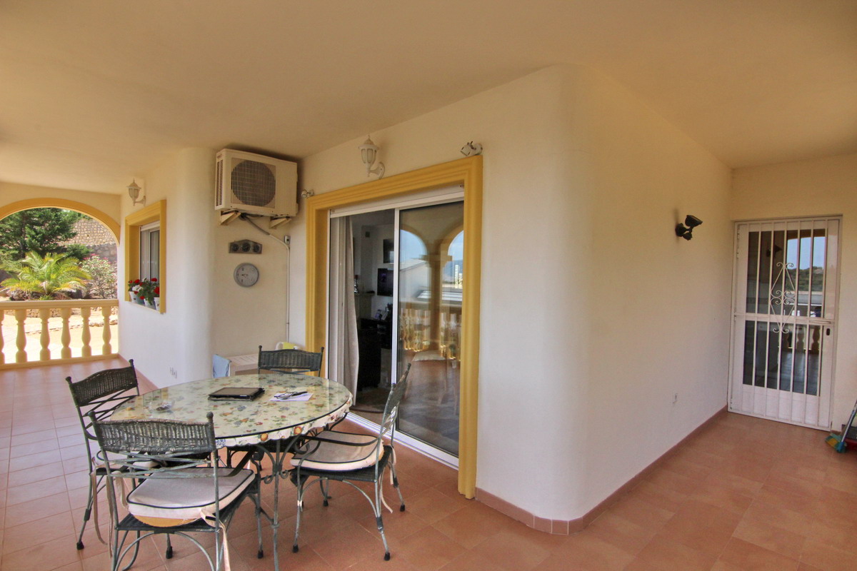 Lovely villa for sale within walking distance of the center of Altea la Vieja.